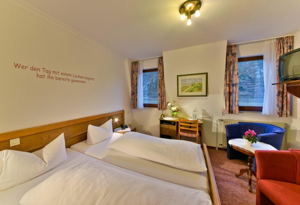Hotel & Restaurant Krone Kestert Экстерьер фото