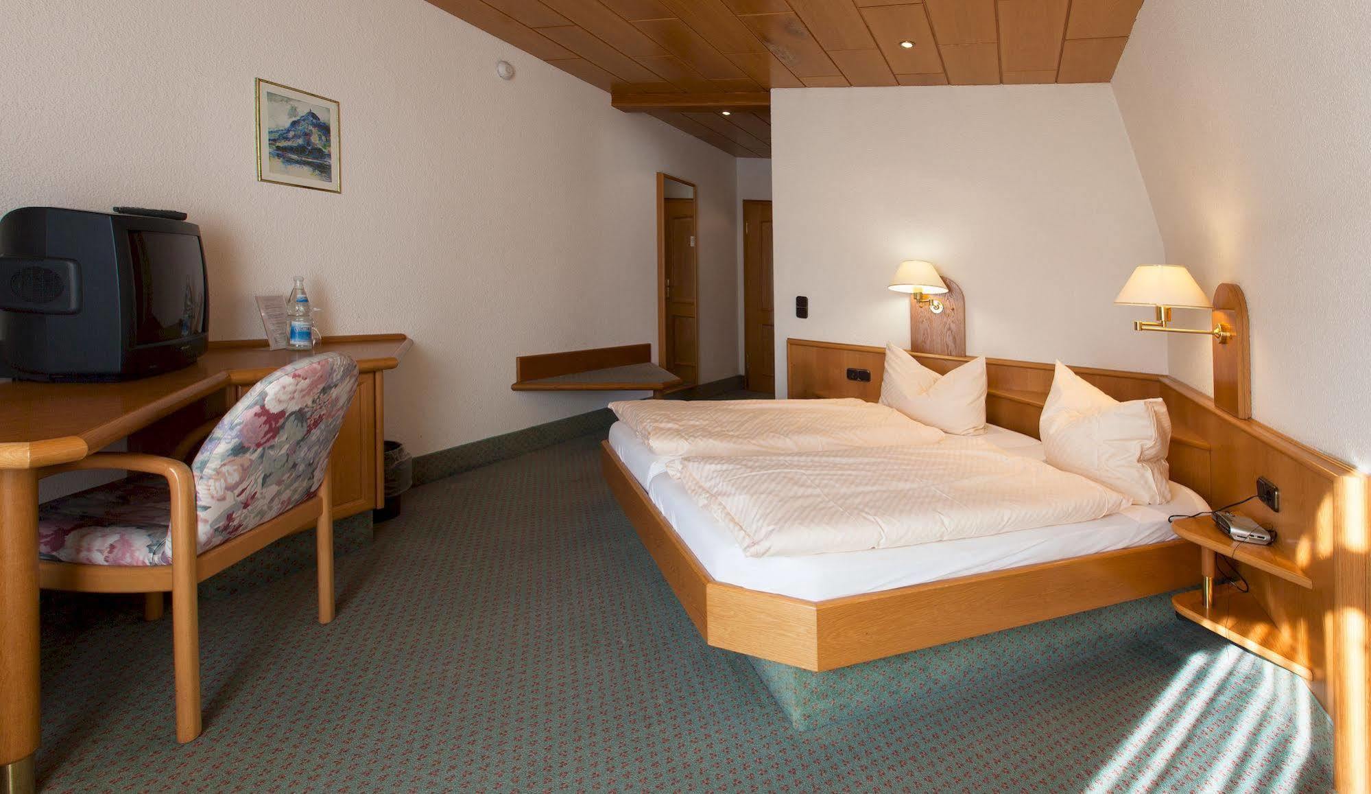 Hotel & Restaurant Krone Kestert Экстерьер фото