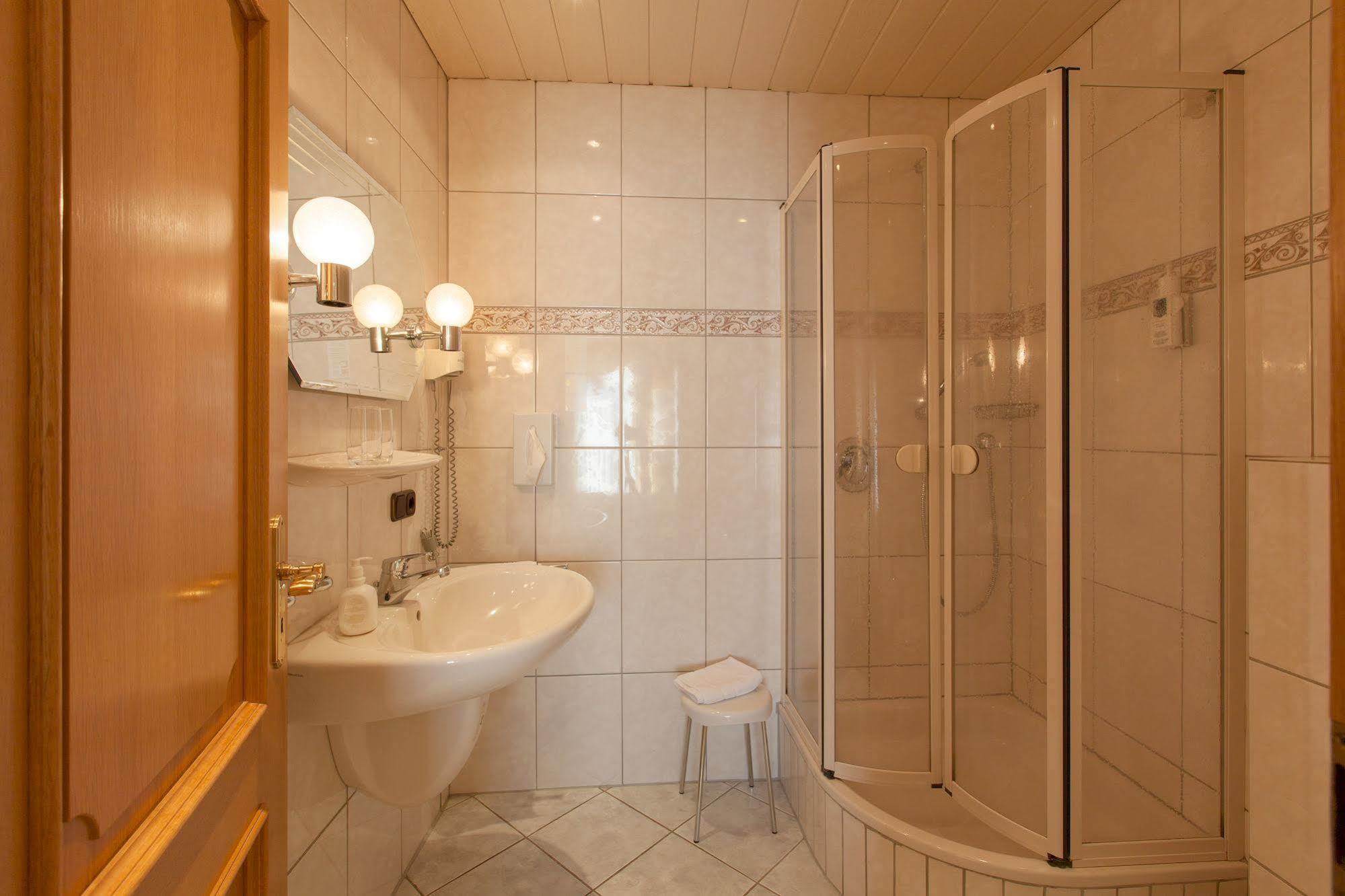 Hotel & Restaurant Krone Kestert Экстерьер фото